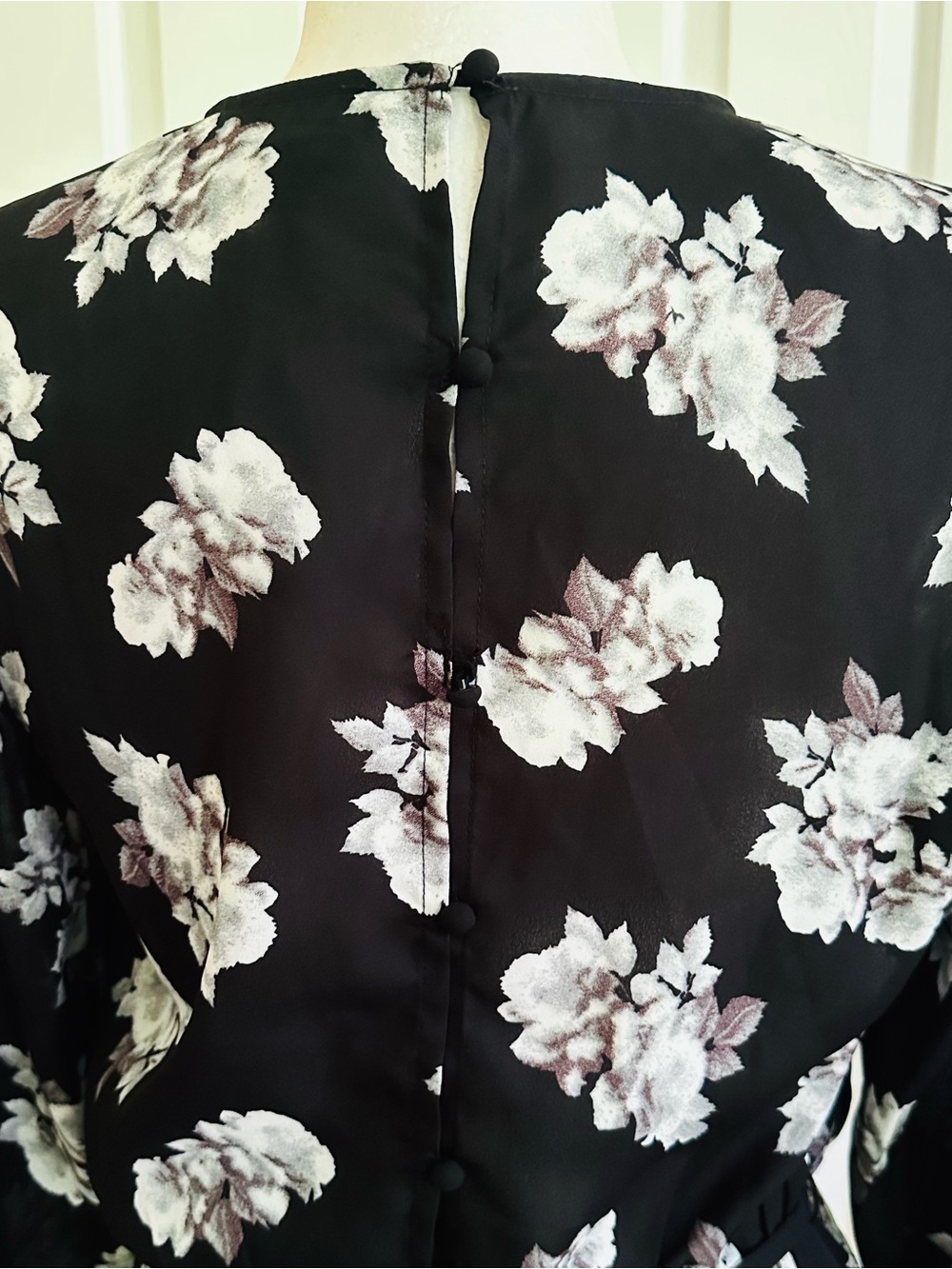 Lumiere Dress Black Gray Floral Tie-Detail Ruffled Long Sleeve Dress Small NEW - Picture 8 of 15